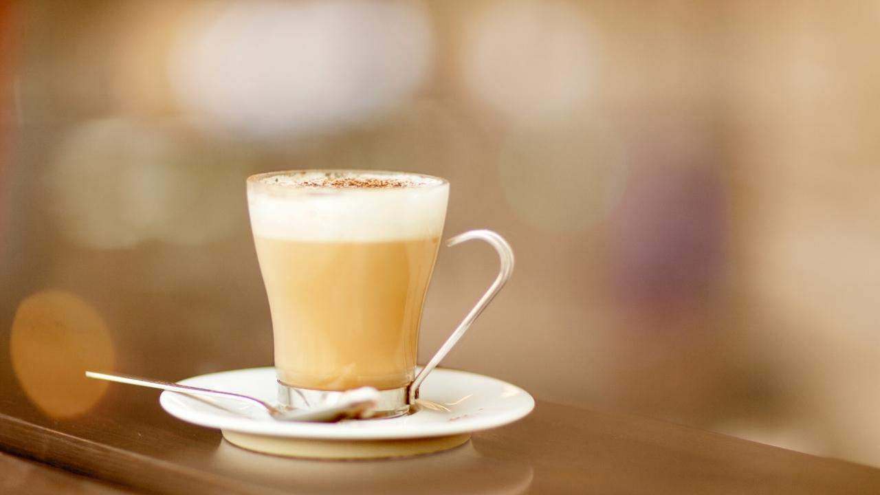 Lisää tämä aina kahviin maidon ja sokerin sijaan, ja kilot sulavat pois.