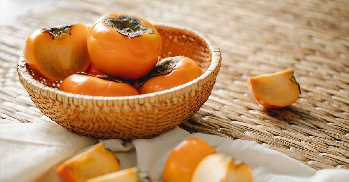 Kaki-hedelmän piilotetut täplät: kannattaako ne heittää pois vai voiko hedelmän silti syödä?