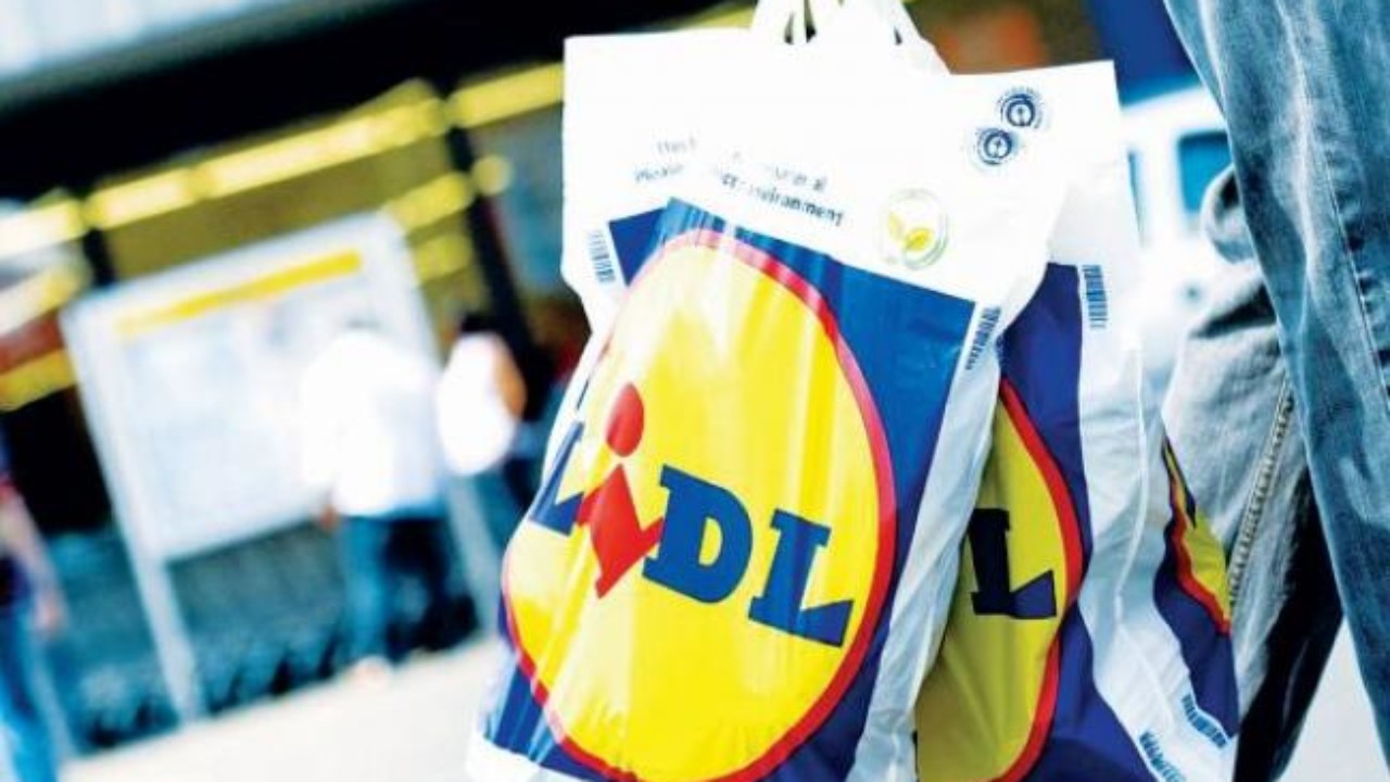 Lidl on varmaan menettänyt järkensä. Huomisesta lähtien tarjous on ”1+2 ilmaiseksi”.