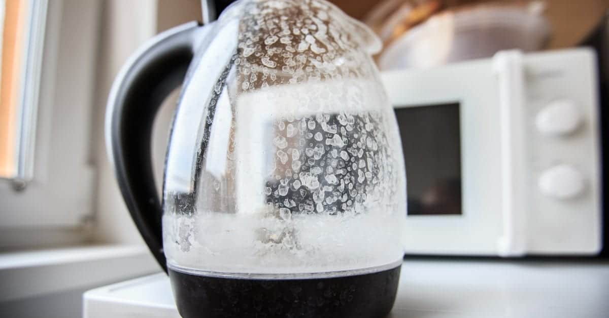 Ilman sitruunaa ja ruokasoodaa... paras tapa puhdistaa vedenkeitin kalkista