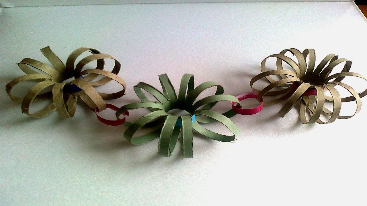 Kierrätys: säilytä wc-paperin kartonkiputket ja tee niistä kauniita joulukoristeita.