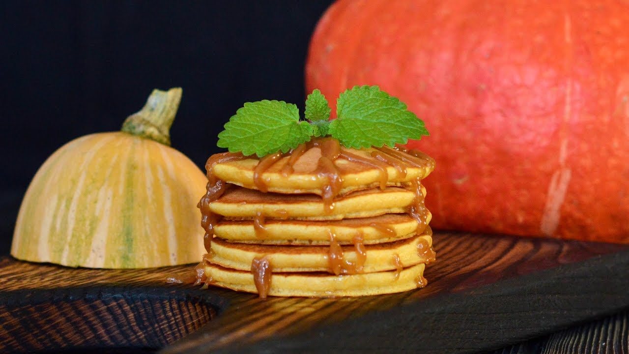Herkulliset kurpitsapannukakut, jotka ovat tyypillisiä tälle vuodenaikalle.