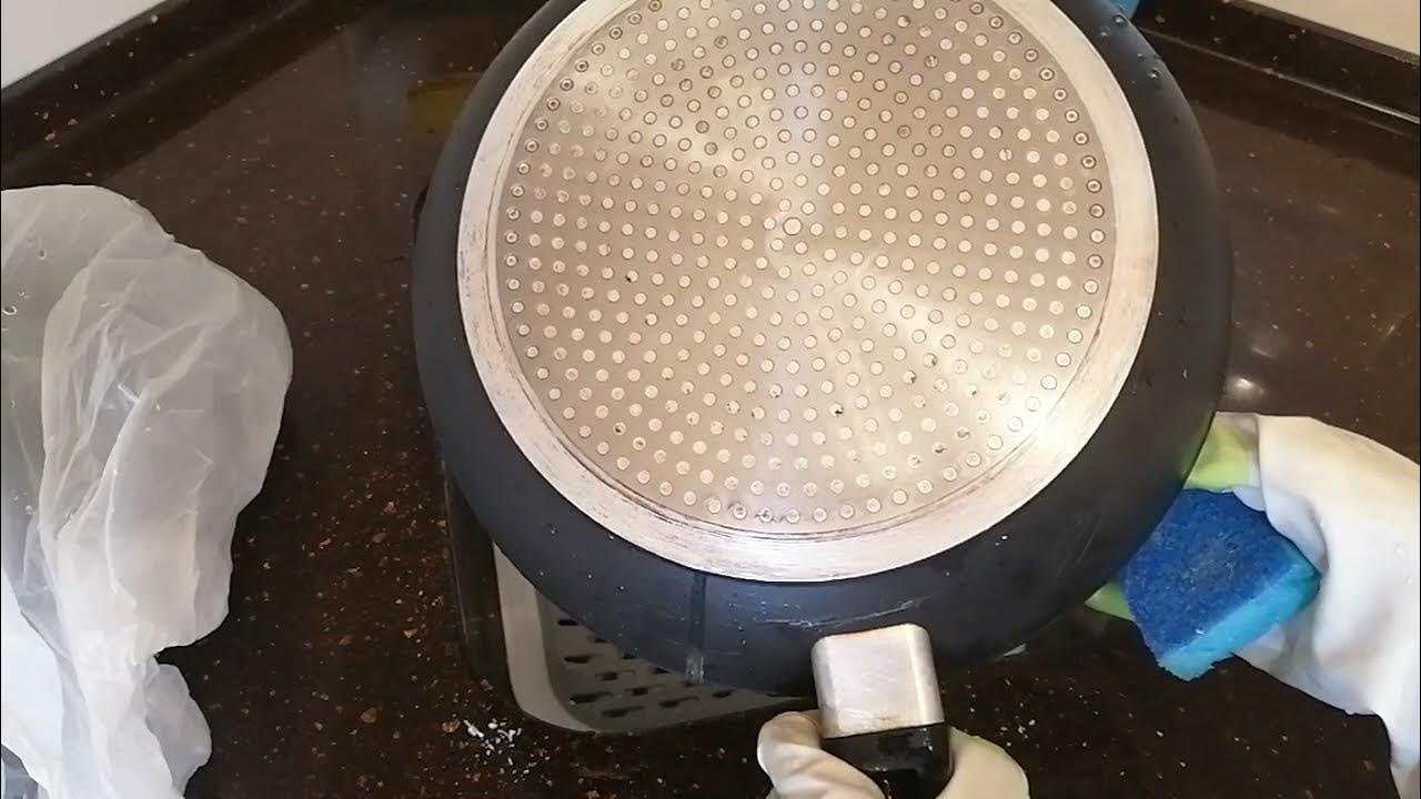 Näin puhdistat takapuolelle kiinni palaneen paistinpannun vaivattomasti ja helposti.