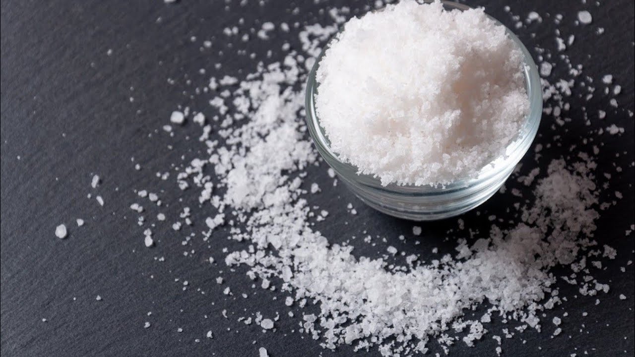 Pysäytin kondenssin muodostumisen ikkunoihin yöllä asettamalla ikkunalaudalle halvan esineen.