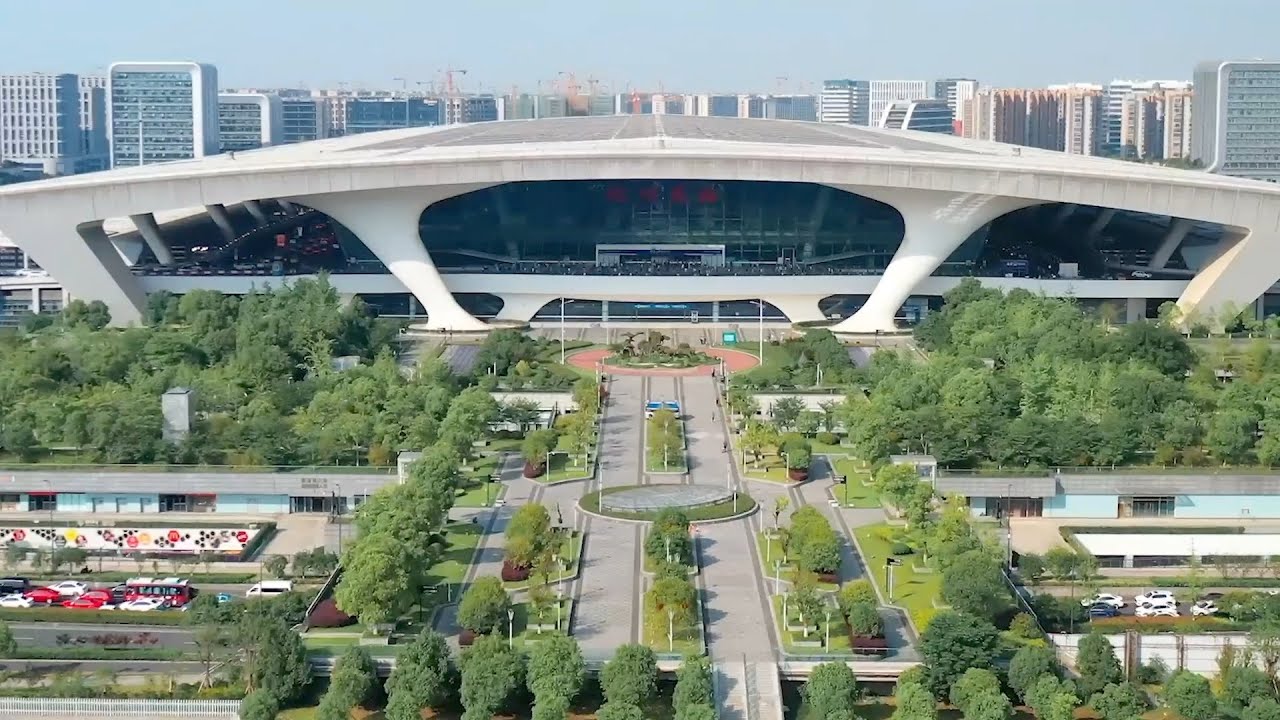 Vuosisadan projekti on avattu: maailman suurin rautatieasema, joka on kooltaan 170 jalkapallokentän suuruinen.