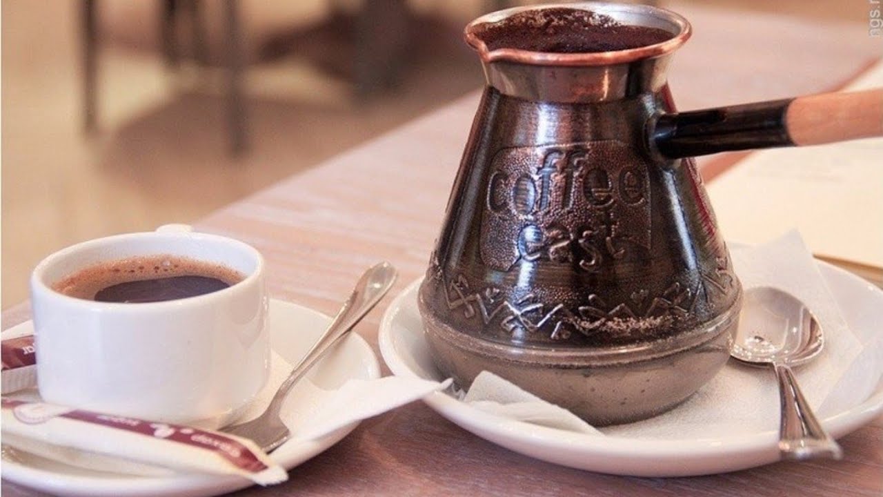 Kuppi mustaa turkkilaista kahvia ilman sokeria: selvitetään, mitä vatsassasi todella tapahtuu