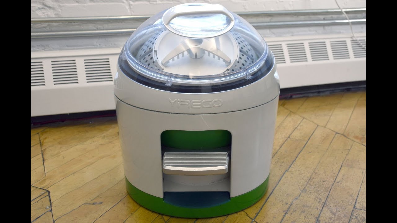 Suomalainen insinööri on kehittänyt kannettavan käsinpesukoneen, joka vähentää vedenkulutusta jopa 50 % asuinalueilla, joilla ei ole sähköä.