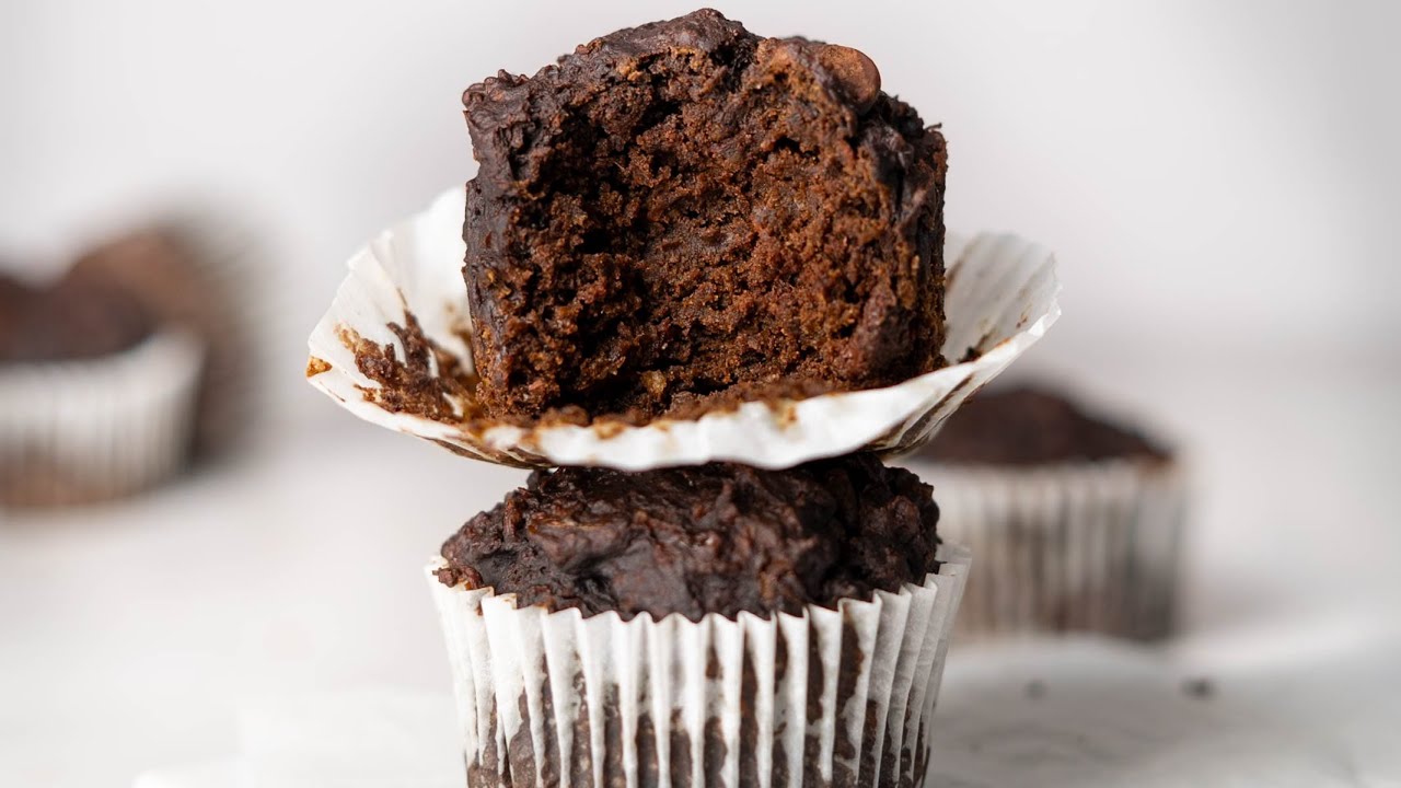 Nuori kokki jakaa reseptin vegaanisille suklaamuffineille, jotka valmistuvat 20 minuutissa ja ilman sokeria.