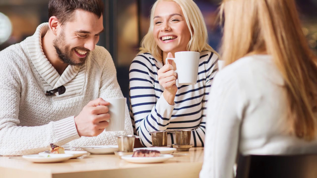 8 pientä eleä, jotka tekevät sinusta heti miellyttävän ja helposti lähestyttävän henkilön