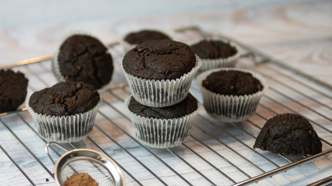 Nuori kokki jakaa reseptin vegaanisille suklaamuffineille, jotka valmistuvat 20 minuutissa ja ilman sokeria.