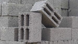 Betonilohko vai savitiili? Ymmärrä, miksi kaupan kallein materiaali voi osoittautua valmiissa seinässä edullisimmaksi.