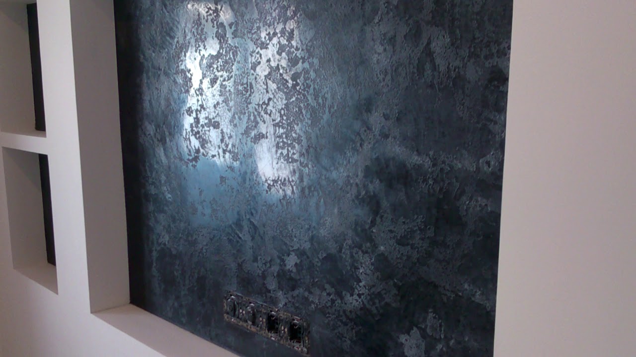 Sementin ja lakan sekoittaminen tuottaa tehokkaan kotitekoisen maalin, joka uudistaa vanhan betonin, peittää tahrat jo ensimmäisellä levityksellä, kuivuu 8 tunnissa, ei kuoriudu ja tarjoaa kestävän, pitkäikäisen pinnoitteen.