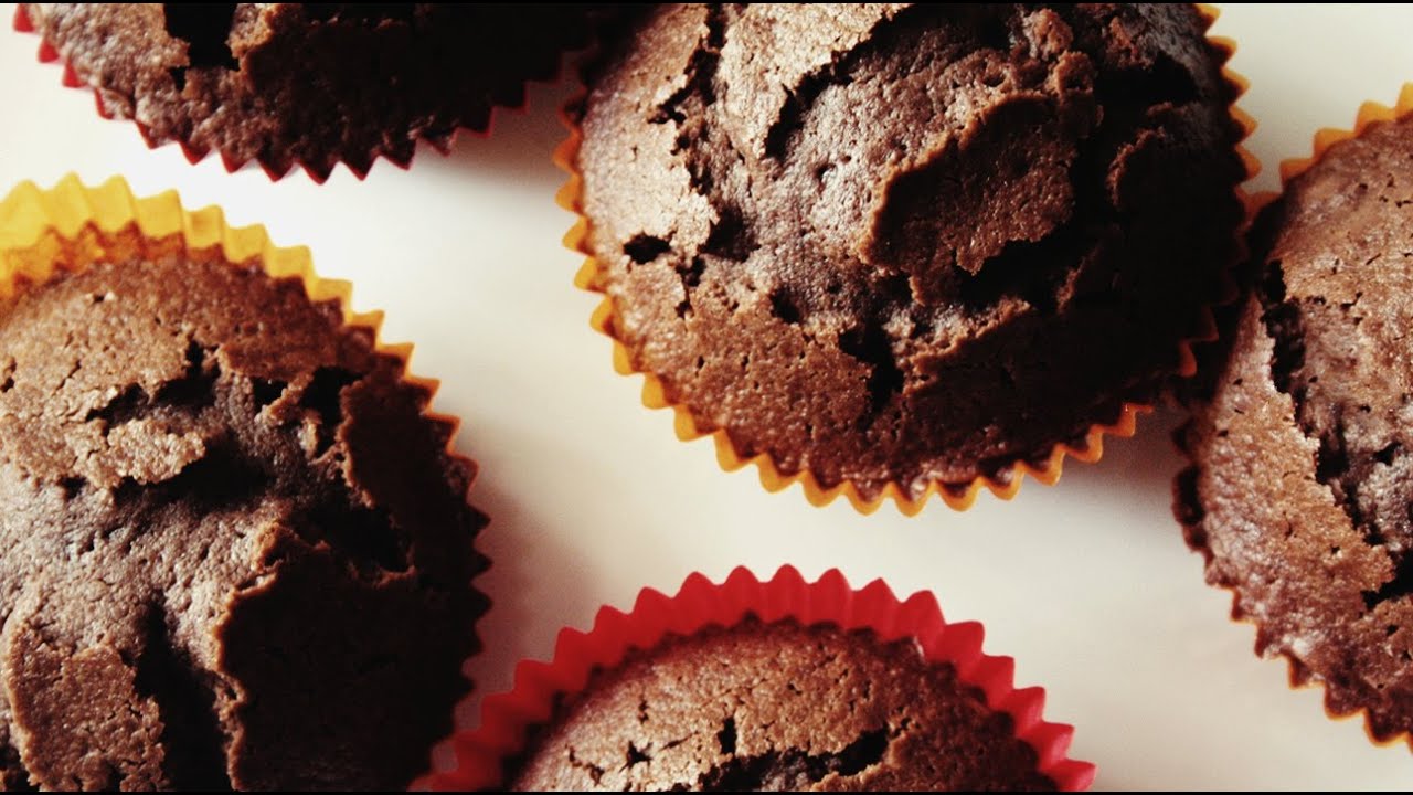 Nuori kokki jakaa reseptin vegaanisille suklaamuffineille, jotka valmistuvat 20 minuutissa ja ilman sokeria.