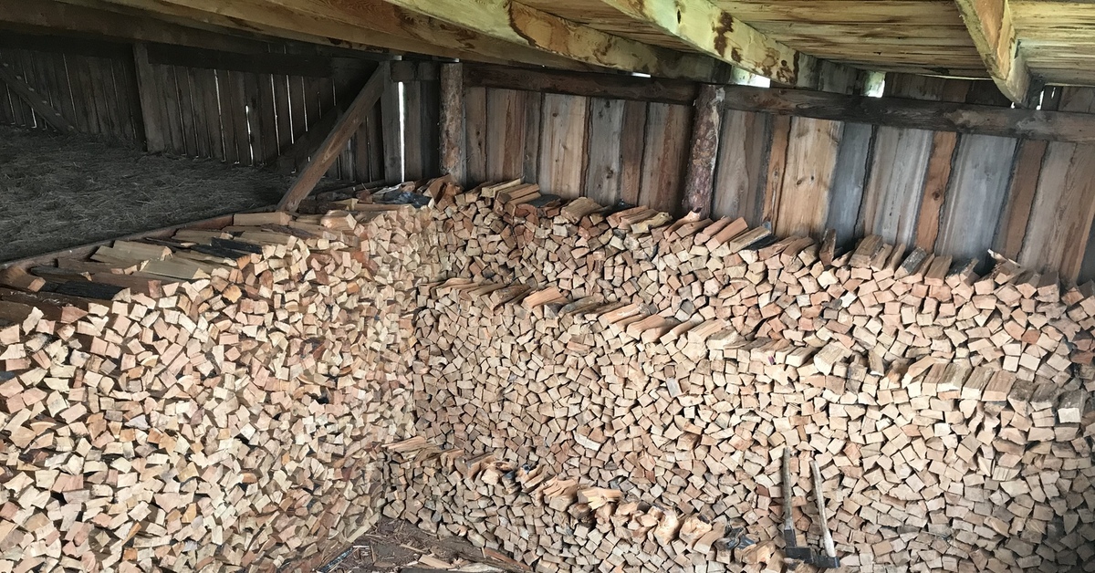 Polttopuut: tässä on, kuinka monta kuutiometriä tarvitaan 100 m²:n lämmittämiseen koko talven ajan.
