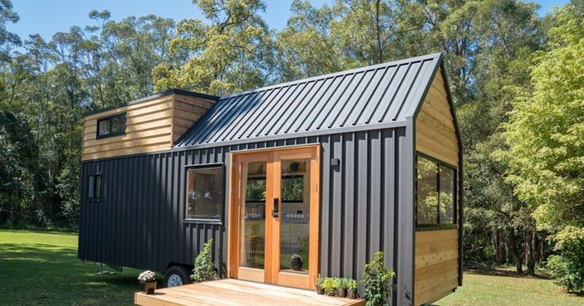 Nainen on asunut pienessä talossa jo viisi vuotta: ”Säästämällä rahaa maksan menettämällä sosiaalisen elämän.”