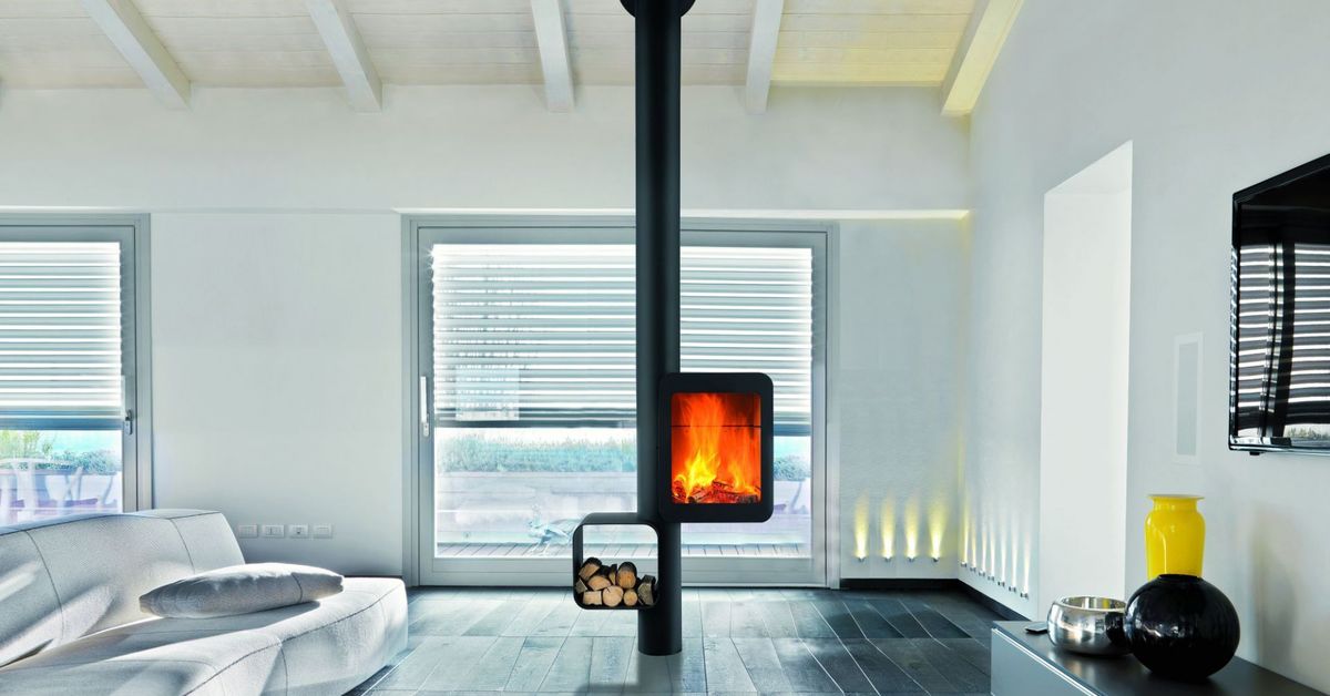 Sano hyvästit takan lasin puhdistamisen rutiinille tämän pienen laitteen avulla, joka muuttaa kaiken takassasi.