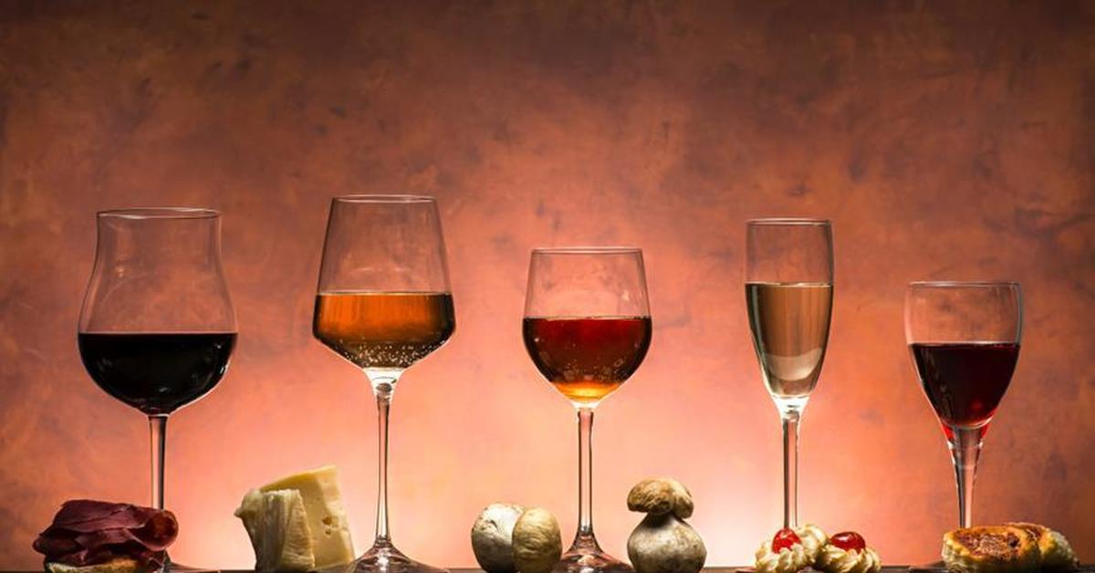 Milloin on paras avata viinipullo? Lajikkeet ja tyylit, jotka muuttuvat iän myötä.