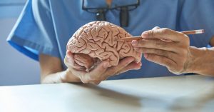 Tutkijat esittelivät nopean testin, joka pystyy havaitsemaan Alzheimerin taudin jo kauan ennen oireiden ilmaantumista