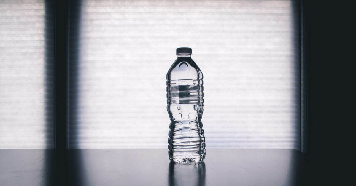 PET-pullot muuttuvat: kierrekorkin jälkeen on tulossa seuraava uutuus.