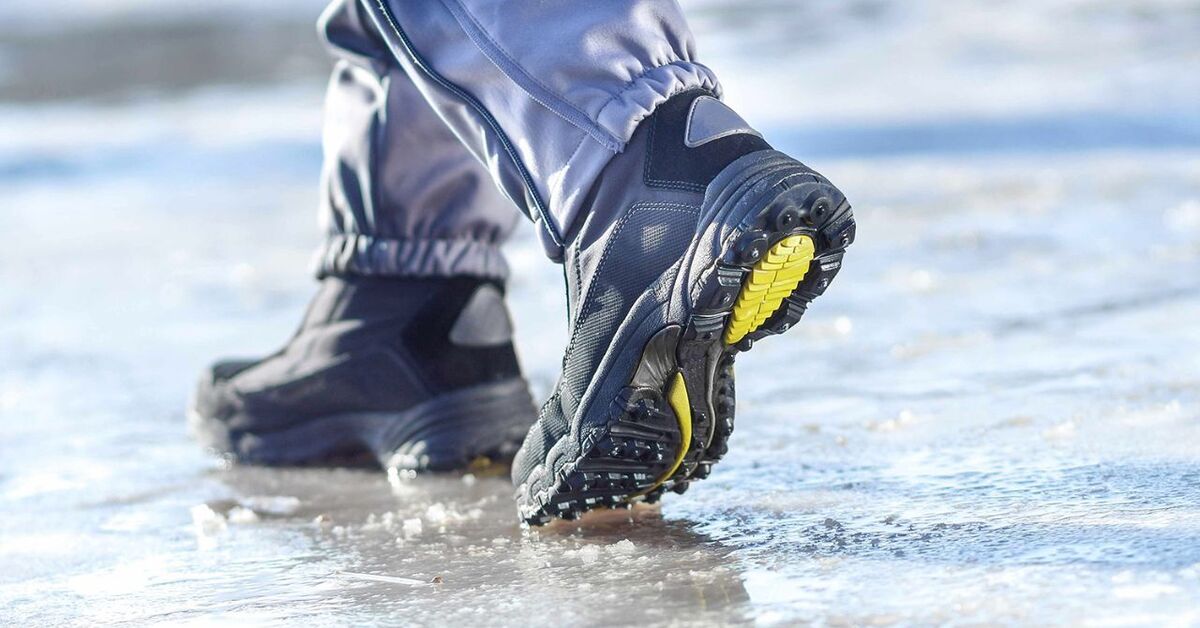 Ei enää liukasteluja liukkailla jalkakäytävillä. Kiinnitä ne kenkiin ja jäähän, niin talvi ei enää koskaan yllätä sinua.