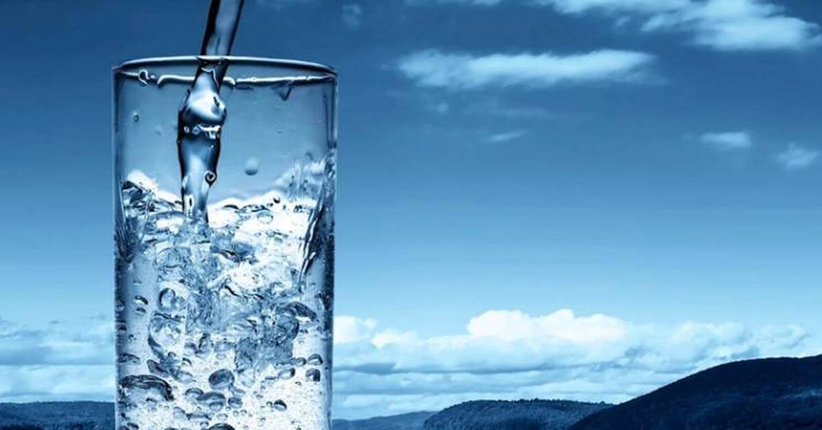 Kivennäisvesi vai hiilihapotonta vettä? Asiantuntijat selittävät, mikä vesi on parempi ja kenelle.