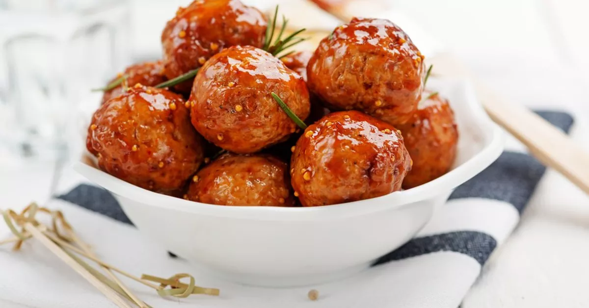 Monet eivät vieläkään tiedä tästä: resepti rapeiden lihapullien valmistamiseksi vain yhdestä ainesosasta