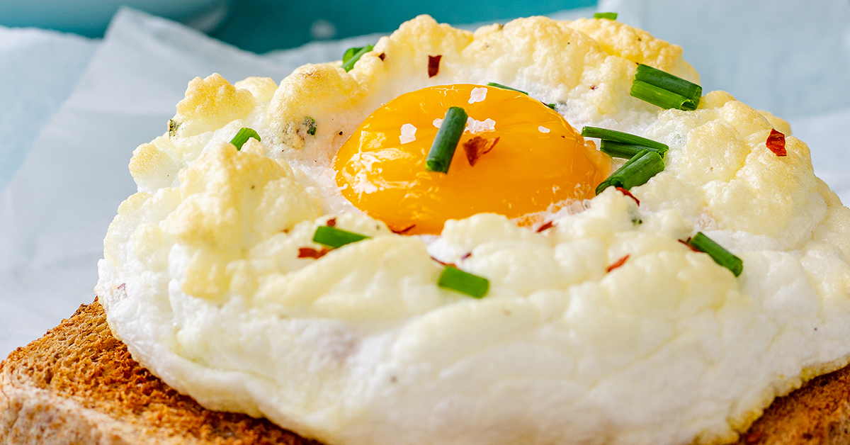 Miksi paistettaessa munia on lisättävä etikkaa pannulle?