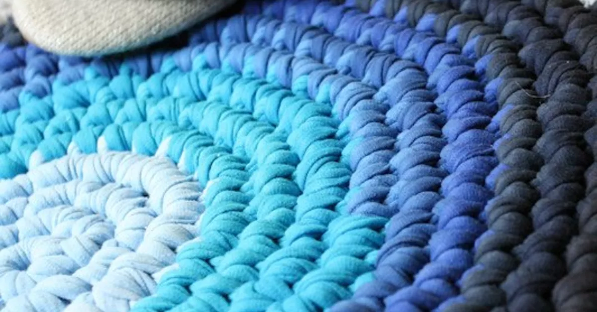 Vanhojen vaatteiden uudelleenkäyttö on trendikästä: 3 uutta tapaa käyttää kuluneita T-paitoja