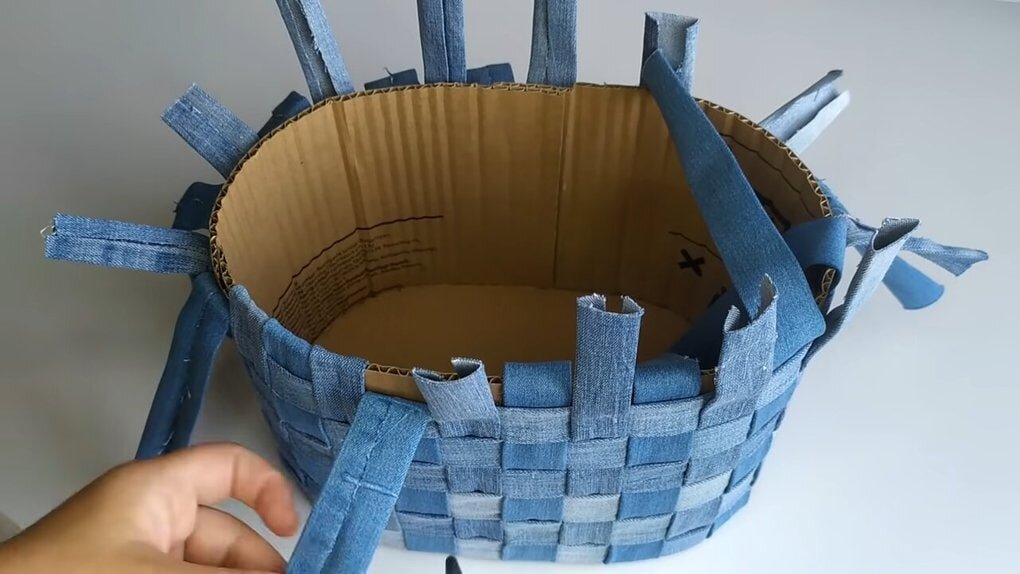 Asiantuntijoiden mukaan 8 tapaa käyttää vanhoja farkkuja kotona: ”Tämä kangas sopii erinomaisesti astioiden pesuun sen paksuuden ja tekstuurin ansiosta.”