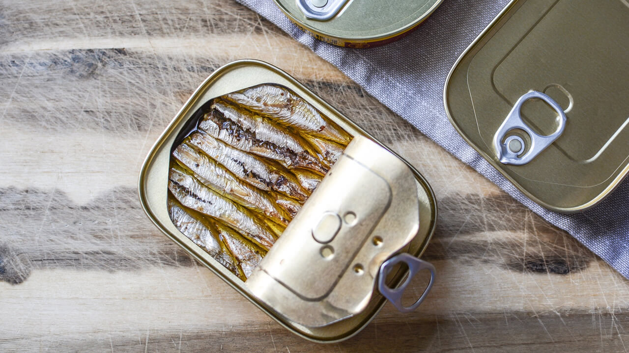 Älä heitä pois säilykepurkkien kalaöljyä. Kun tiedät miksi, et enää koskaan tee niin.