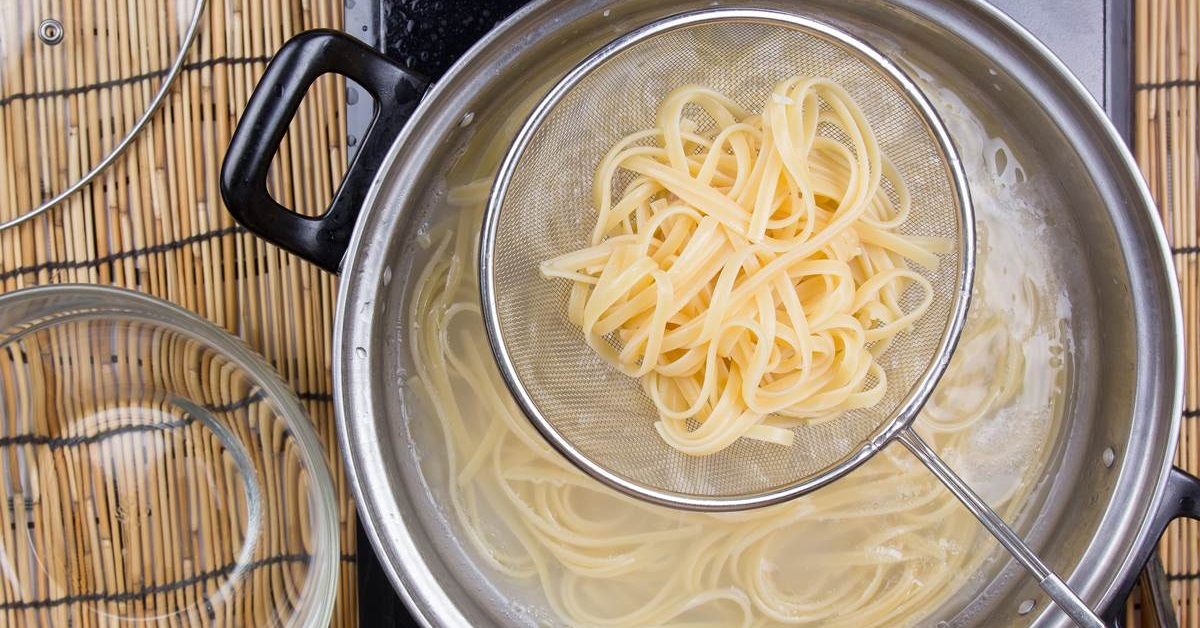 Selvisi, miksi ruoanlaiton jälkeen jäänyt kuuma vesi päätyy viemäriin.