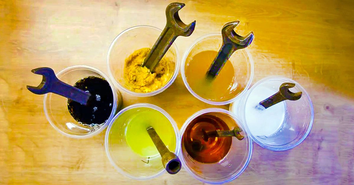 Kuinka poistaa ruostejäljet työkaluista etikan ja ruokasoodan avulla