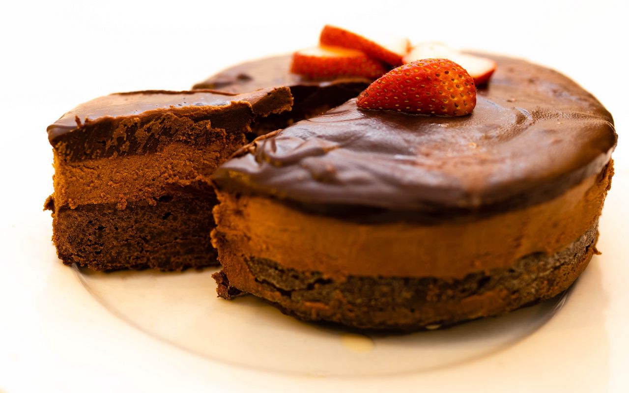 Joulun suklaakakku kuorrutuksella