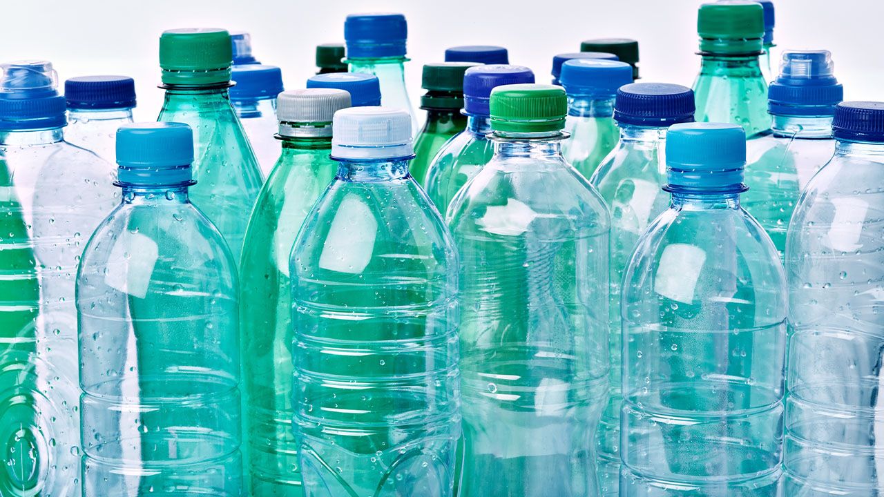 PET-pullot muuttuvat: kierrekorkin jälkeen on tulossa seuraava vallankumous.