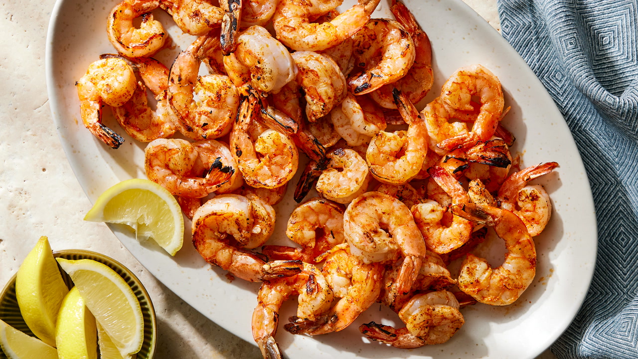 Chef Dani Garcia: ”Grillattujen katkarapujen valmistuksessa ei saa käyttää öljyä; ne on peitettävä alumiinifoliolla, jotta ne höyryttyvät ja säilyttävät luonnollisen makunsa.”