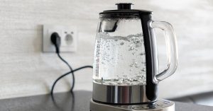 Kaada tämä teekannuun etikan tai kalkinpoistoaineen sijaan. Kalkkijäämiä ei jää jäljelle.