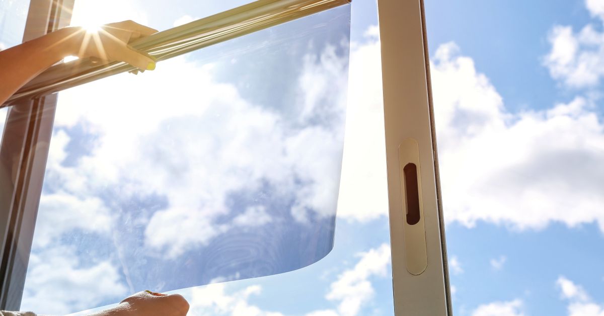 Suomalaisia kehotettiin kiinnittämään ikkunoihin elintarvikekalvoa: miksi?