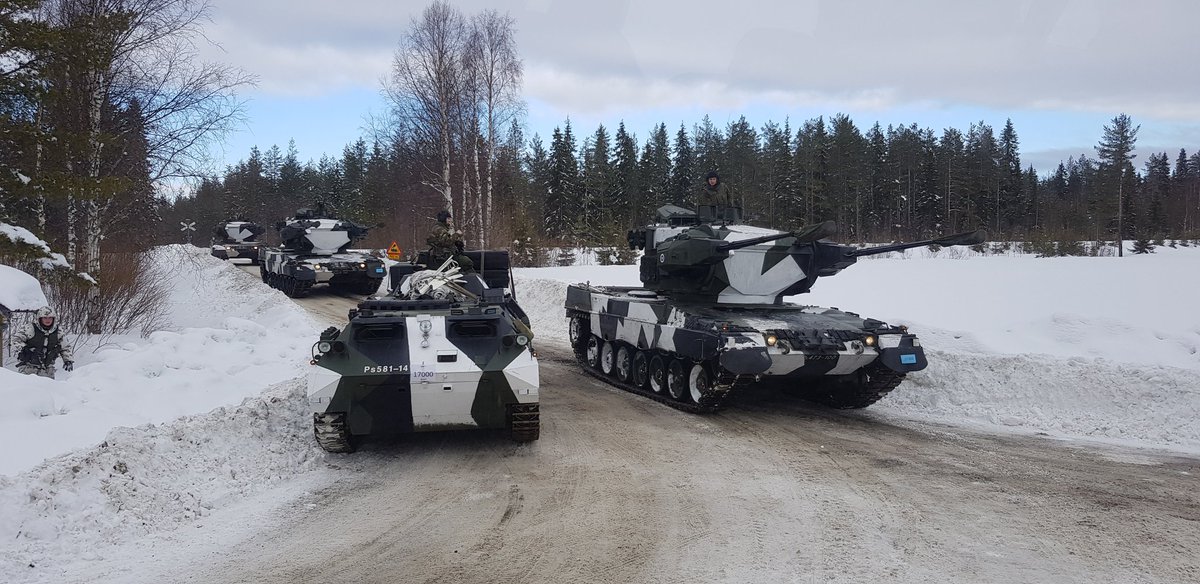 Petri Ronimus näki, kuinka taistelukärryt jyräsivät hänen peltojaan Artjärvellä: ”Huonompaa aikaa tähän ei voisi kuvitella.”