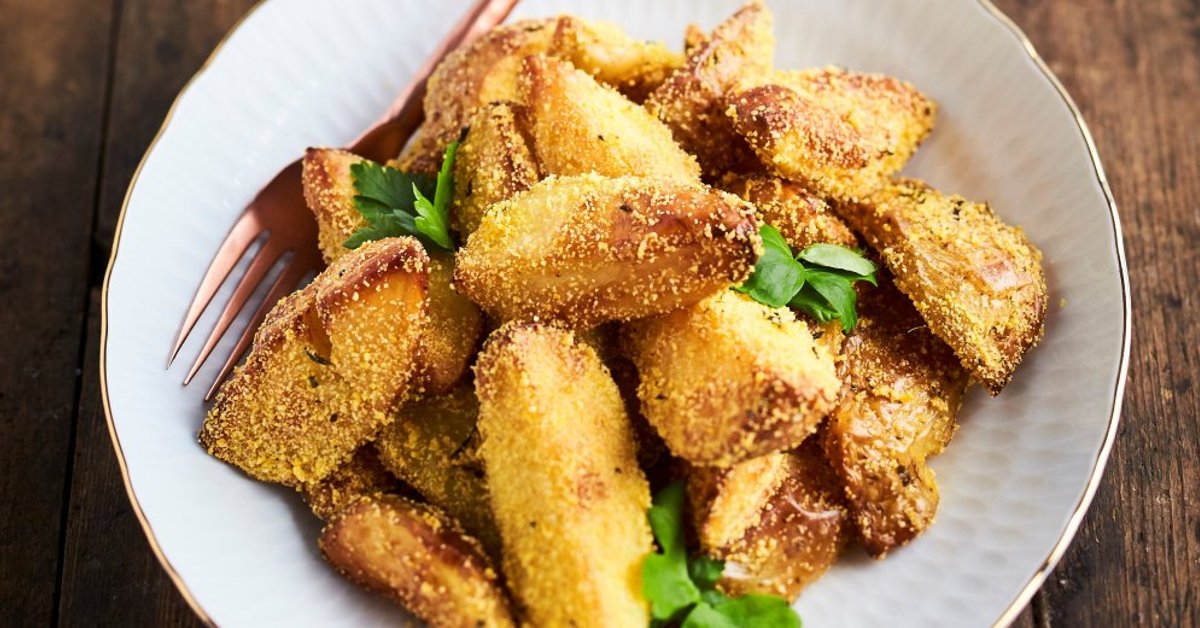 Uunissa paistetut perunat ovat rapeita: tarvitsee vain lisätä yksi ainesosa