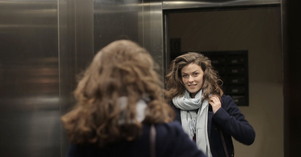 Miksi hississä on peilit? Syyt ovat yllättäviä.