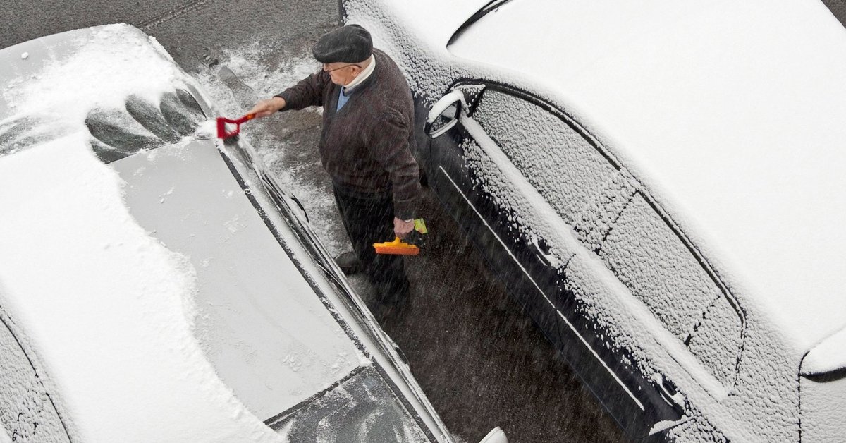 Kuinka sulattaa auton ikkunat ilman ilmastointia