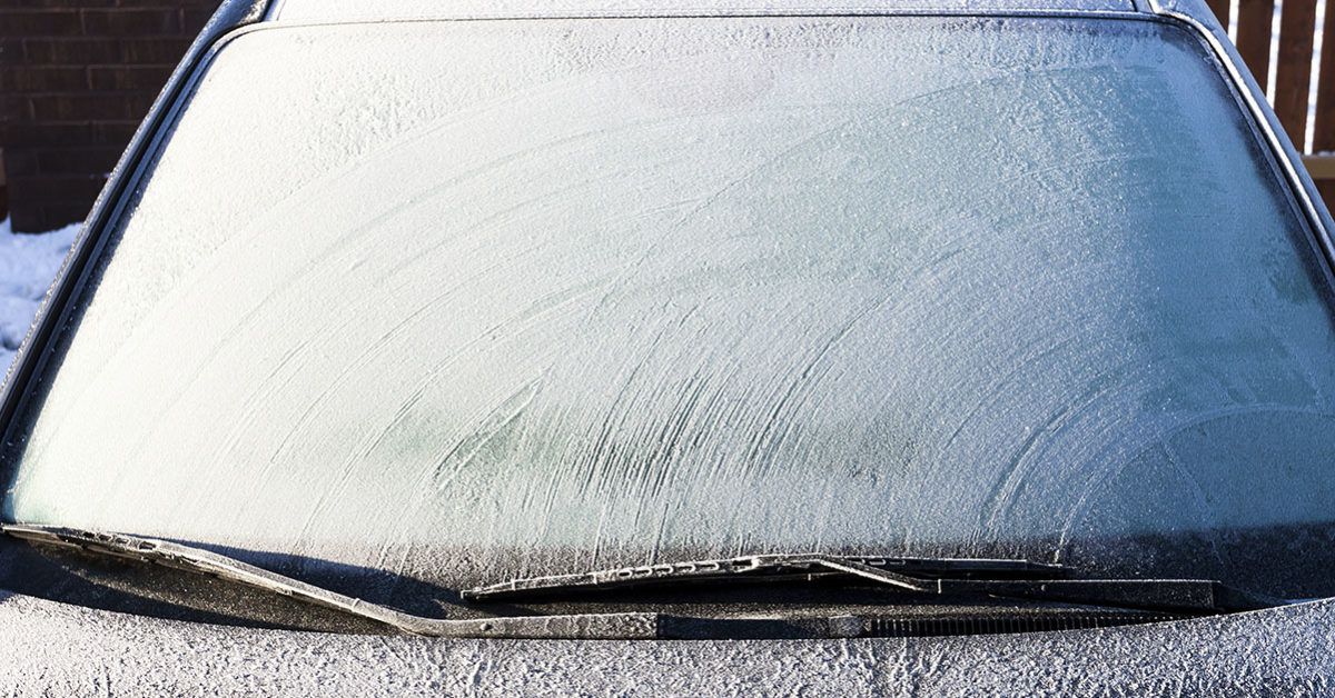 Kuinka sulattaa auton ikkunat ilman ilmastointia