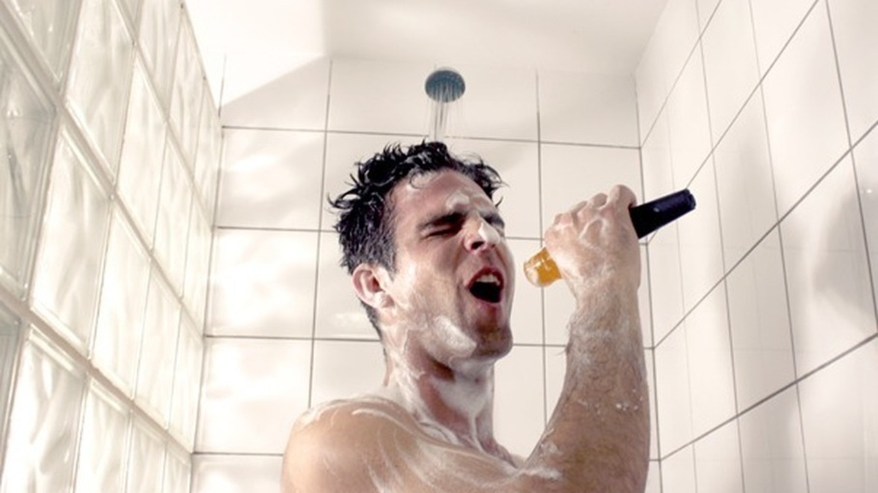 Psykologia väittää, että ihmiset, jotka käyvät suihkussa illalla eikä aamulla, ajattelevat eri tavalla: tässä on 10 tapaa tehdä niin