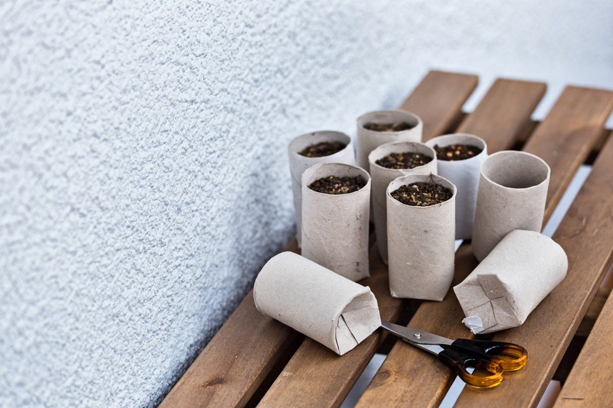 Kierrätys: säilytä wc-paperin pahvihylsyt ja tee niistä upeita magneetteja jääkaapin oveen.