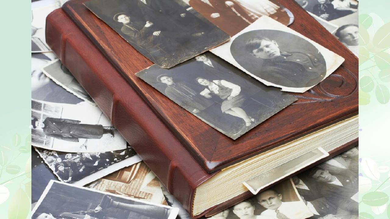 Äidin holhooja palautti huomaamatta valokuva-albumit ja maalaukset, jotka oli aiemmin tuhottu.