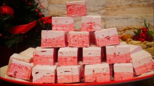 Karamelli, jossa on karpaloita ja granaattiomenaa – täydellinen jouluherkku.