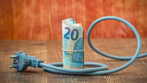 Sähkön suurimmat kuluttajat eivät ole kodinkoneet. Asiantuntijat ovat nimenneet suomalaiskotitalouksien kalleimman tavan.