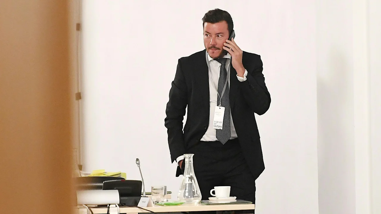 ”Pukeutukaa kuin menisitte kirkkoon!”