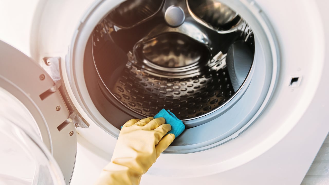 ”Tämä on merkki siitä, että pesukoneesi on puhdistettava”: asiantuntija selittää, kuinka pesukone puhdistetaan perusteellisesti ja palautetaan alkuperäiseen kuntoonsa