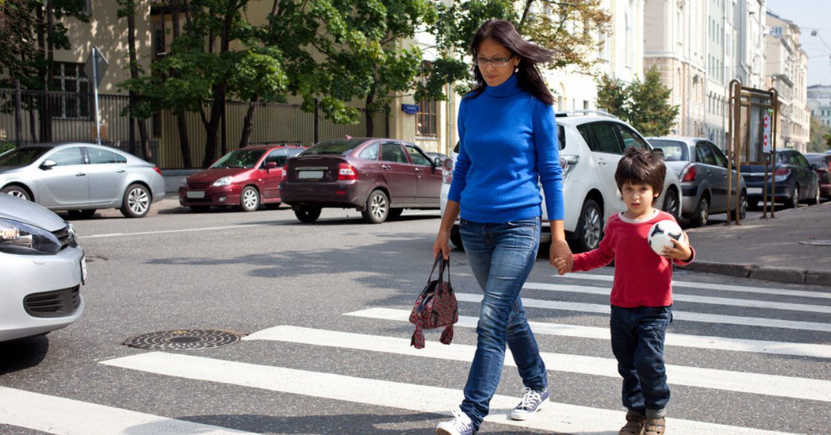 Psykologit väittävät, että se, miten auto tervehtii sinua kadun ylittäessäsi, on tiiviisti yhteydessä tiettyihin persoonallisuuden piirteisiin.